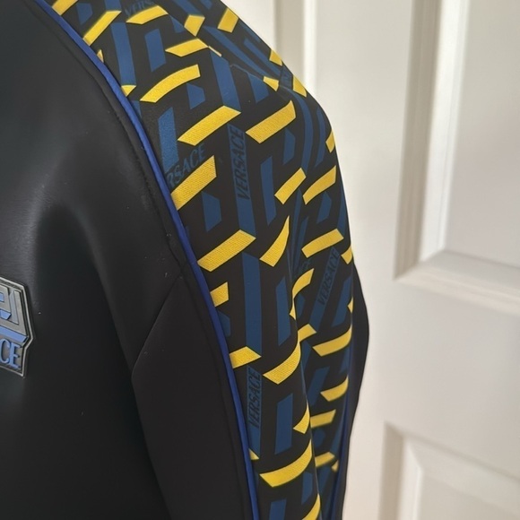 Versace women’s track jacket size 3 - Picture 3 of 6